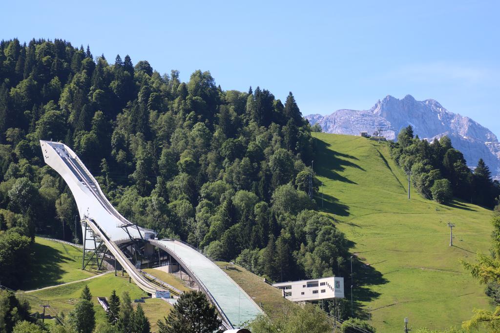 Alpen - Apartments Garmisch-Partenkirchen Exterior photo